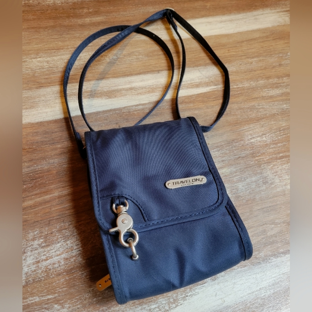 Travelon Anti-theft Convertible Bag